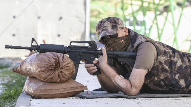 Gazi olan özel harekatçı meslek aşkıyla hedefi tam isabet vurdu