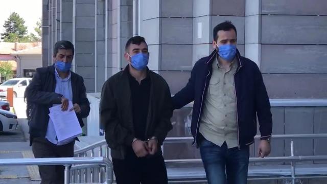 Kuyumcudan hakkını helal et diyerek bilezik alıp kaçan şüpheli yakalandı