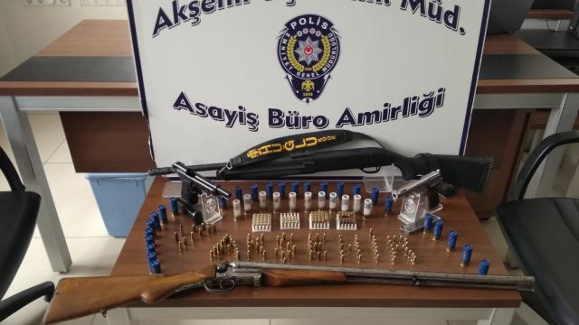 Akşehirde kaçak silah operasyonu