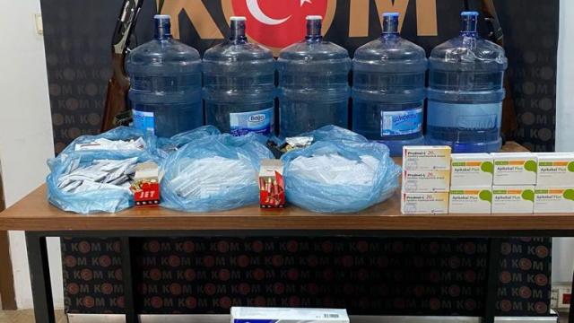 Hatayda reçetesiz ilaç ve sahte içki operasyonu: 2 gözaltı
