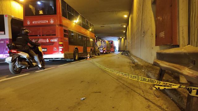 Beşiktaşta çift katlı İETT otobüsü bariyere çarptı: 1 ölü, 1 yaralı