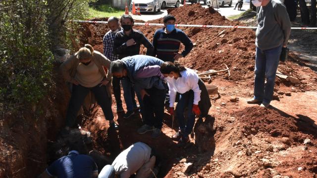 Muğlada sulama kanalı kazısında Helenistik döneme ait mezar bulundu