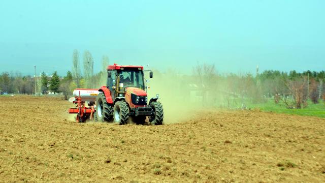 Muş Ovasında çiftçilerin ekim mesaisi başladı