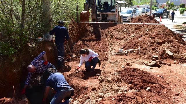 Yol çalışmasında 2 bin 300 yıllık mezar bulundu