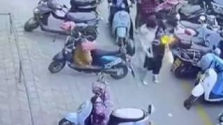 Çantadaki akıllı telefon bir anda alev aldı