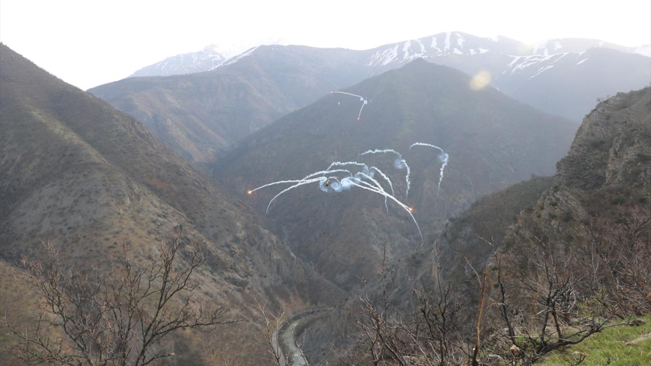 Mehmetçik teröristlerce kullanılan 67 sığınağı imha etti