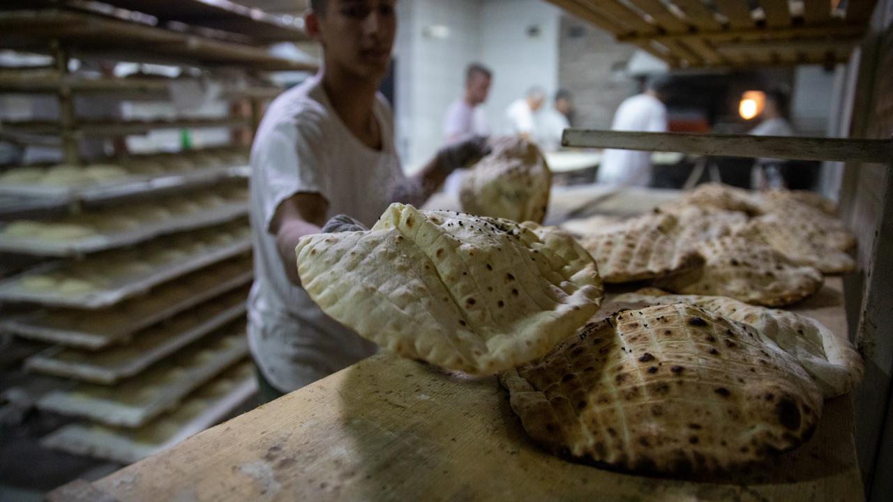 Somunun diğer hamur işlerinden farklı olduğunu anlatan Trtic, Osmanlı`dan kalma somun tarifinin 500 yıllık olduğunu vurguladı.