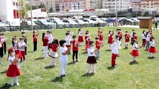 Çocuklar, 23 Nisan'ı hazırladıkları kliplerle kutladı
