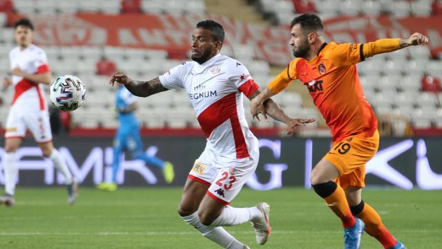 Fatih Terimden 5, Ersun Yanaldan 3 değişiklik