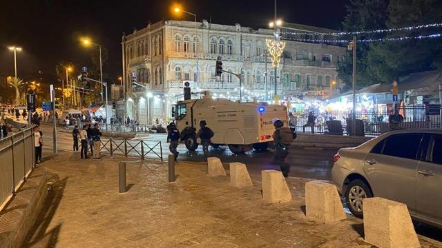 İsrail Polisi Filistinlilerin üzerine TOMAlardan fosseptik suyu sıktı