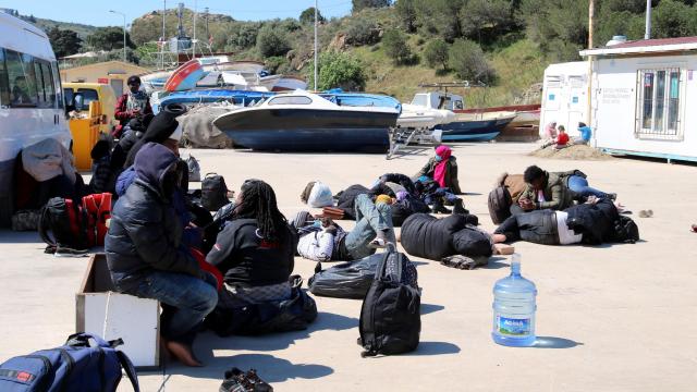 Yunanistanın ölüme terk ettiği 23 göçmen kurtarıldı