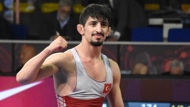 Milli güreşçi Kerem Kamal finale yükseldi