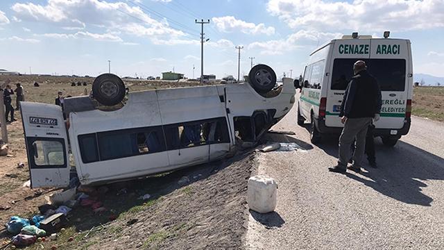 Konyada işçileri taşıyan minibüs takla attı: 2 ölü, 6 yaralı