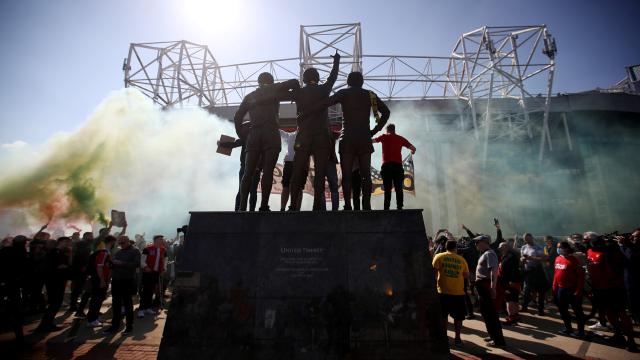 Manchester United taraftarından "Avrupa Süper Ligi" protestosu