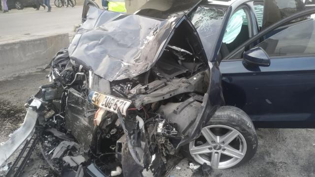 İstanbulda otomobille minibüs çarpıştı: 1 ölü, 5 yaralı