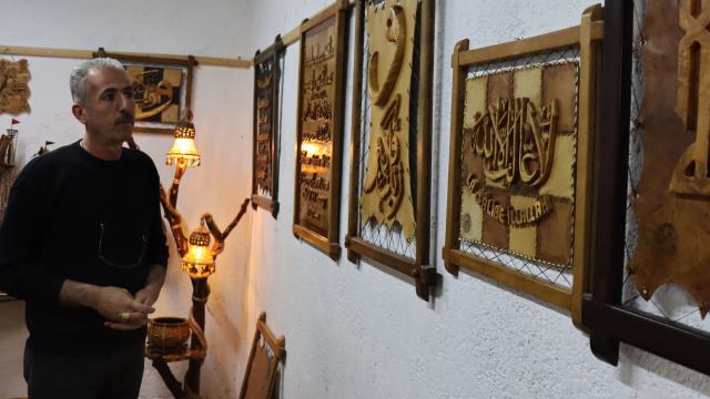 Suriyeli 35 yıllık ahşap ustası Kiliste sanatını sürdürüyor