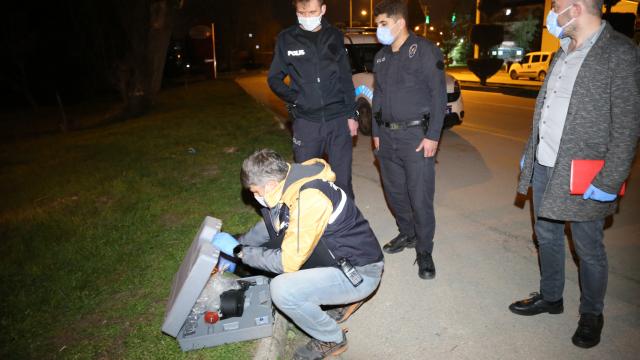 Boluda yol kenarında unutulan çantadan silah çıktı