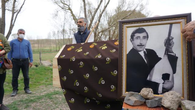 Sivaslı Aşık Veli Kaplan memleketinde toprağa verildi