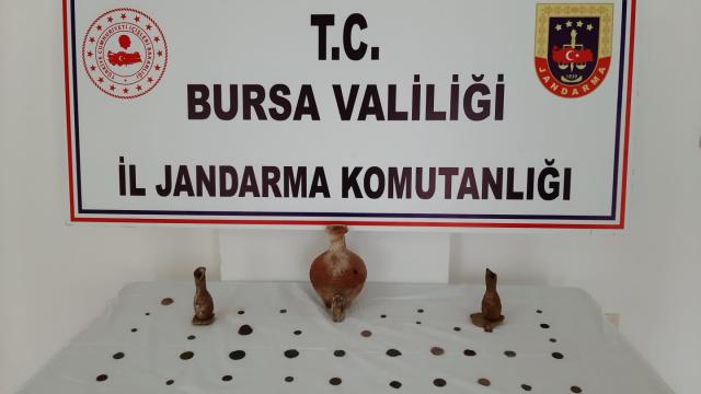 Bursada tarihi eser niteliğinde 11 obje ile 52 sikke ele geçirildi