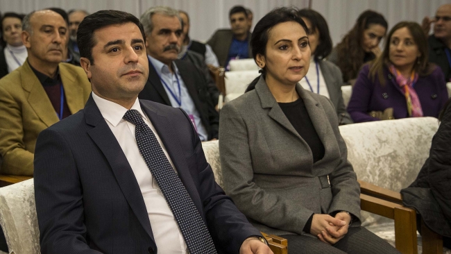 Selahattin Demirtaş ve Figen Yüksekdağ tutuklandı