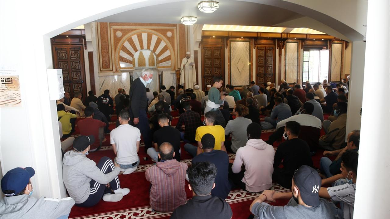 "Neredeyse her cuma günü şahadet getirip Müslüman olan bir kişi var"