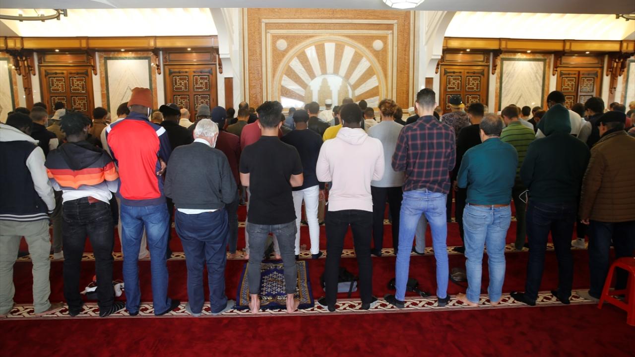 "Eğer Türk iseniz ailedensiniz"