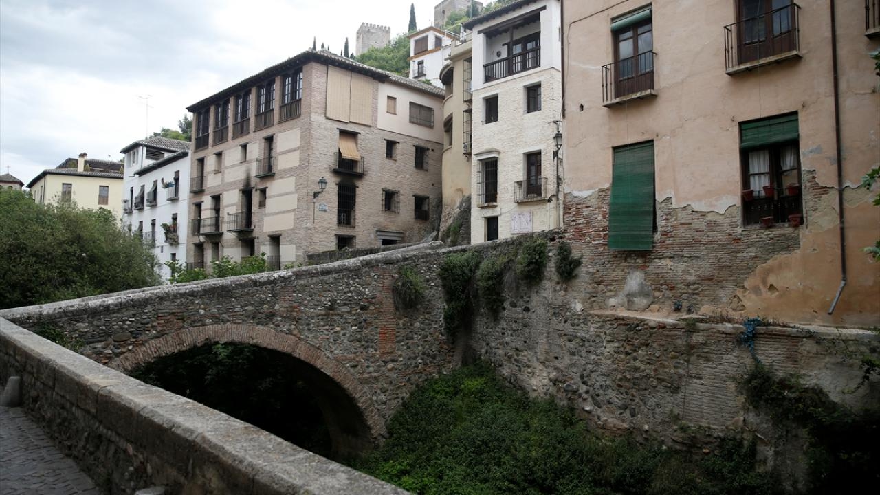 "Granada`nın çok önemli bir tarihi var. Biz burada çok iyi, rahat ve sorunsuz yaşıyoruz"