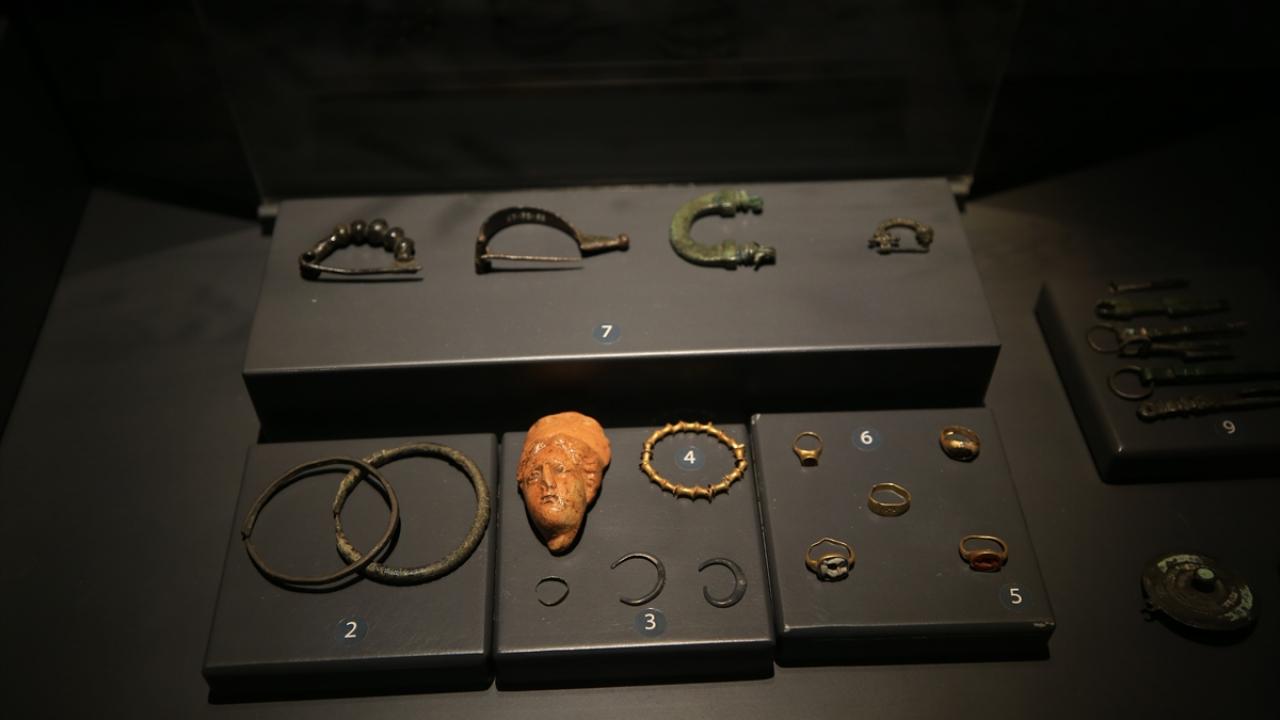 "Müzede farklı dinlere ait de birçok eser var""