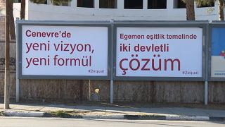 Cenevre öncesi Lefkoşa sokaklarına "iki devletli çözüm" afişleri asıldı