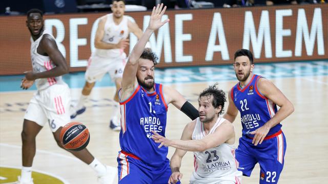 Anadolu Efes fırsat tepti