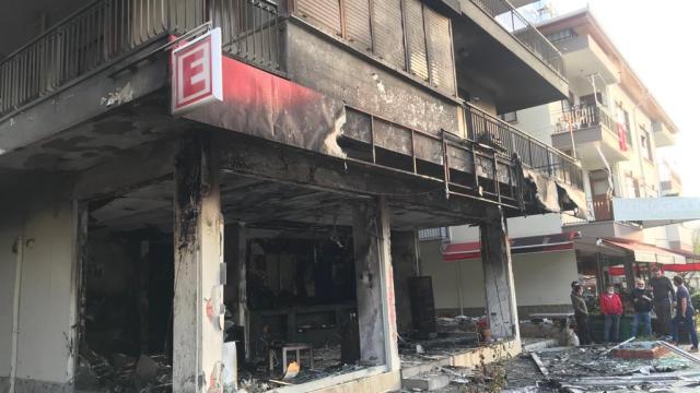 Antalyada bir eczanede yangın çıktı