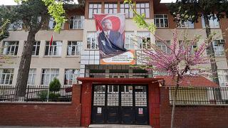 Aybüke öğretmenin adı verilen okula eski adının verilmek istenmesine tepki