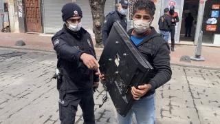 Çalıntı televizyonu taşırken polislere yakalandı