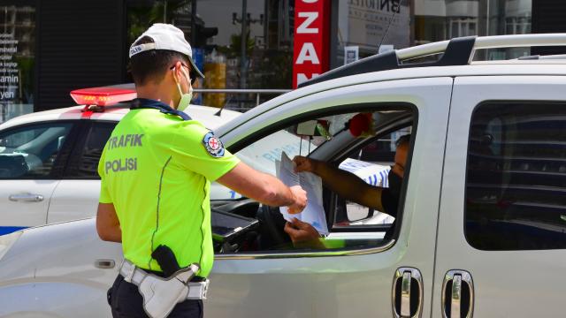 Kartalda yapılan denetimlerde 16 kişiye para cezası kesildi