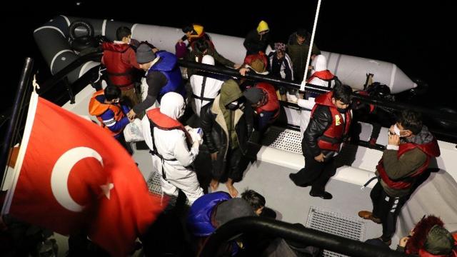 Yunanistan geri itti, 52 düzensiz göçmeni Türkiye kurtardı