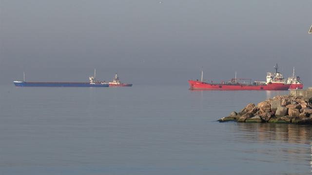 İstanbul Boğazında arızalanan gemi Ahırkapıya çekildi