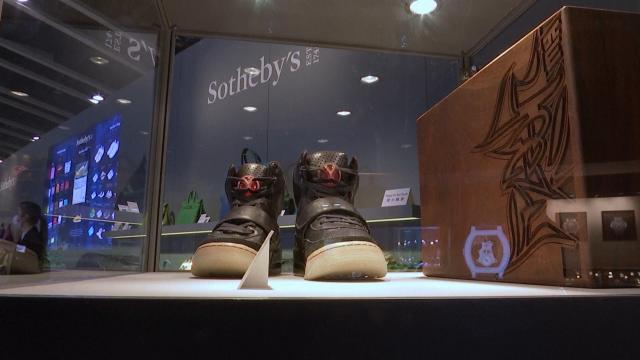 Kanye Westin ayakkabıları rekor fiyata satıldı