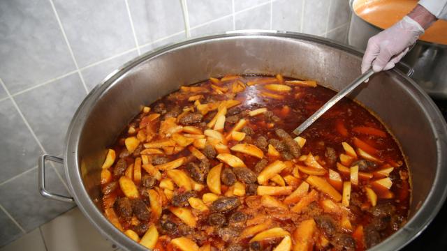 Kastamonuda ramazanda her gün 300 kişiye sıcak yemek ulaştırılıyor