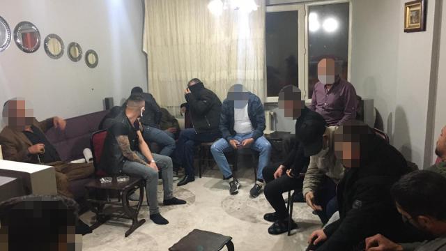 Sivasta Covid-19 tedbirlerini ihlal edip kumar oynayan 20 kişiye 60 bin 407 lira ceza verildi