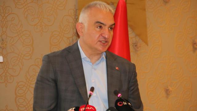 Bakan Ersoy: Mayıs sonuna kadar tüm turizm çalışanları aşılanacak
