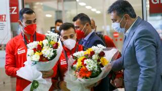 Mili sporcular yurda döndü