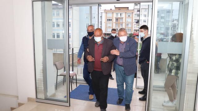 Orduda Covid-19 aşısı yapılacak 67 yaşındaki görme engelli vatandaşa kaymakam araç tahsis etti