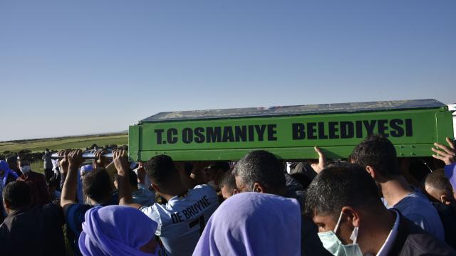 Sulama kanalında boğulan 3 çocuk yan yana toprağa verildi