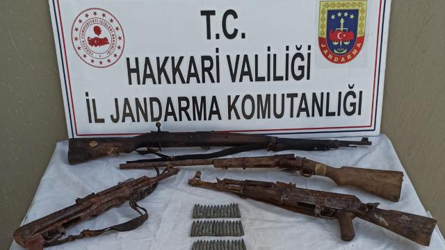 Hakkaride teröristlerce kullanılan silah ve mühimmat ele geçirildi