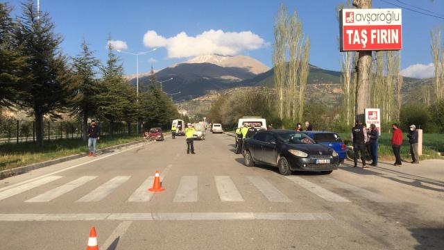 Ispartada üç aracın karıştığı kazada 3 kişi yaralandı