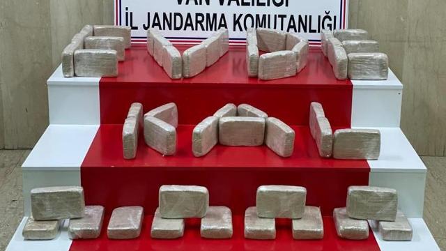 Vanda bir eve operasyon: 51 kilogram uyuşturucu ele geçirildi