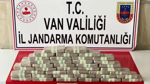 Vanda atlara yüklenmiş 51 kilogram eroin ele geçirildi