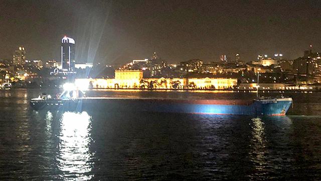 Yük gemisi İstanbul Boğazında makine arızası yaptı