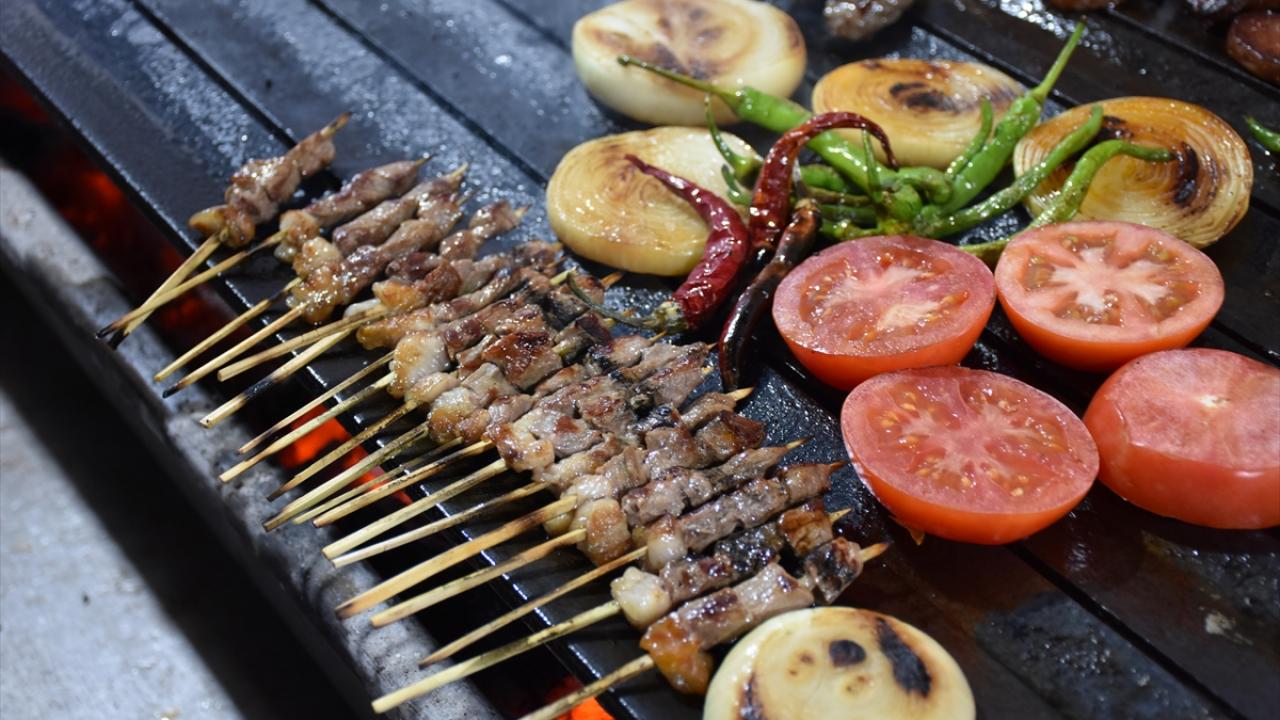 Ortaklar çöp şiş