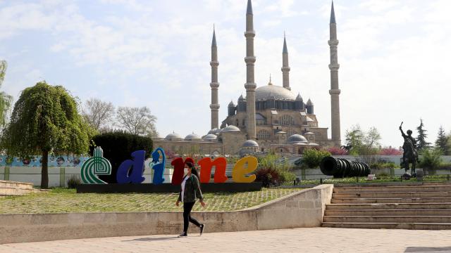 Edirne Sağlık Müdürü Yıldırım tam kapanmanın "akraba ziyareti dönemi" olarak düşünülmemesi gerektiğini söyledi